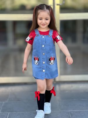 salopette mini mousse avec pull rouge