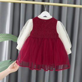 Robe rouge avec pull blanc – Image 3