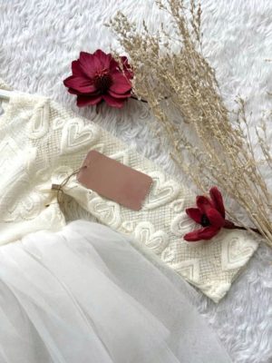 Robe blanche broche – Image 4