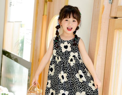 Robe noir à fleurs noir et blanche