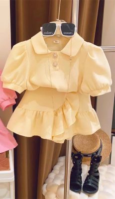 Enssemble jaune à manches bouffantes