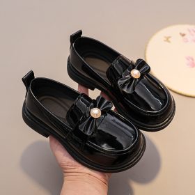 Mocassin noir à perle chic
