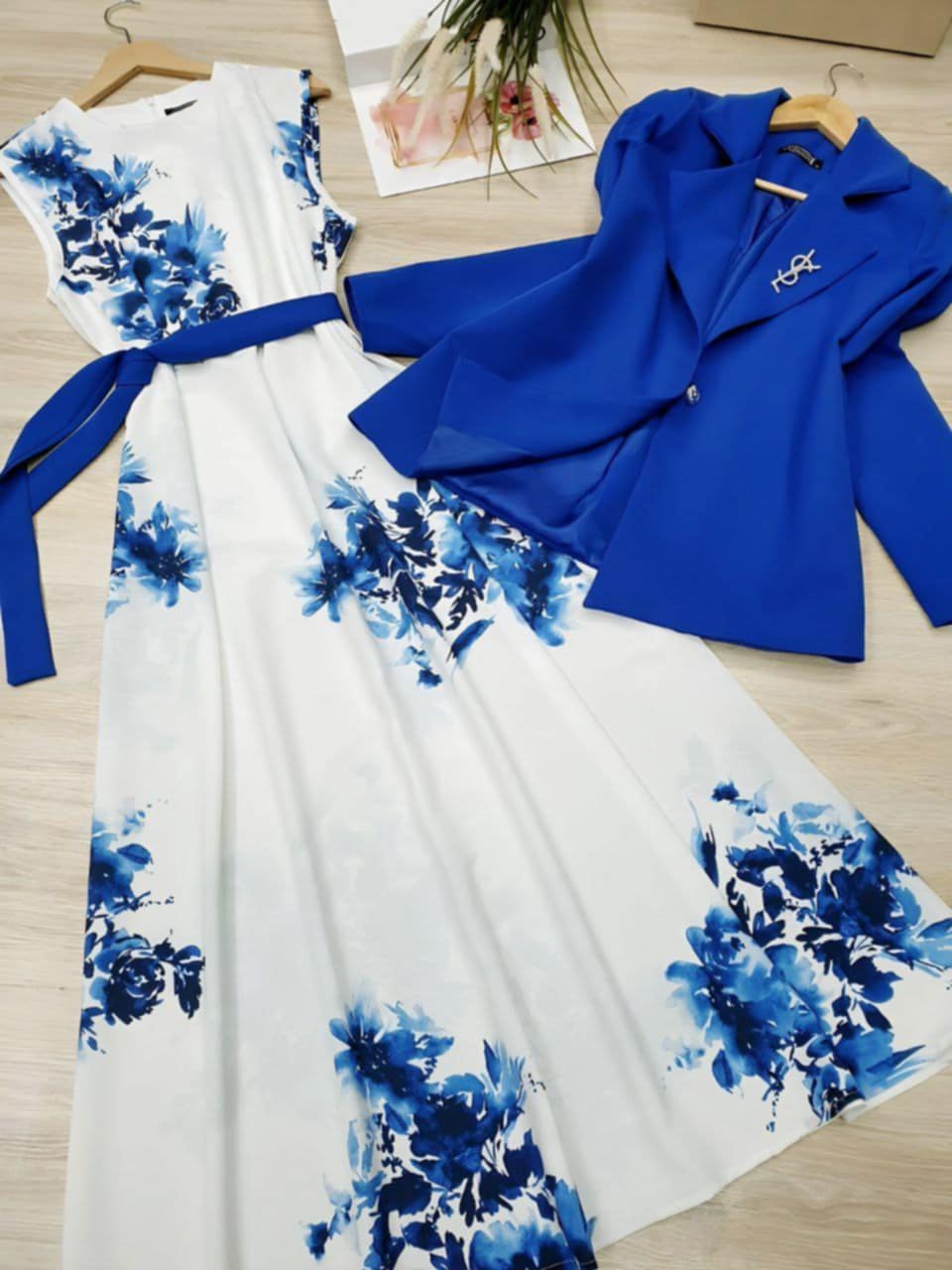 60f95536-bd93-45eb-bd89-686afba39a10 Robe avec blazer bleu – Image 1