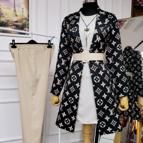 Enssemble luisse VOUITTON beige et noir 4 piéces