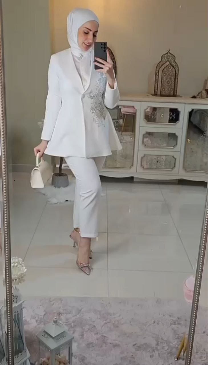 IMG-20240813-WA0392 Enssemble d'occasions blanc – Image 1
