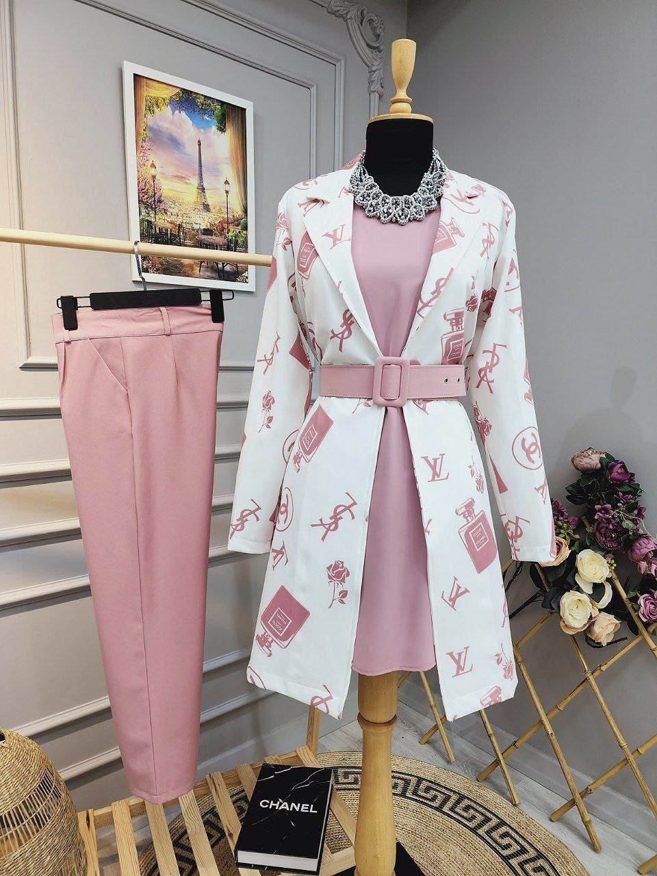 IMG_20240521_212211_723 Enssemble COCO CHANEL blanc et rose 4 piéces – Image 1