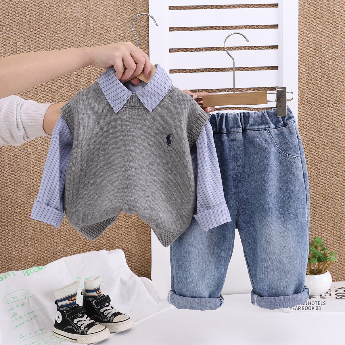O1CN01cw7whE231p9QK48sO_!!2123217196-0-cib Ensemble Polo Gris 3piéces – Image 1